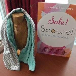 SCOWEL: Towel/scarf fitness accessory. Sweat&Mode